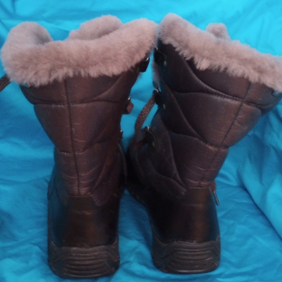 UGG Lorien boots size 10 - Picture 3 of 9